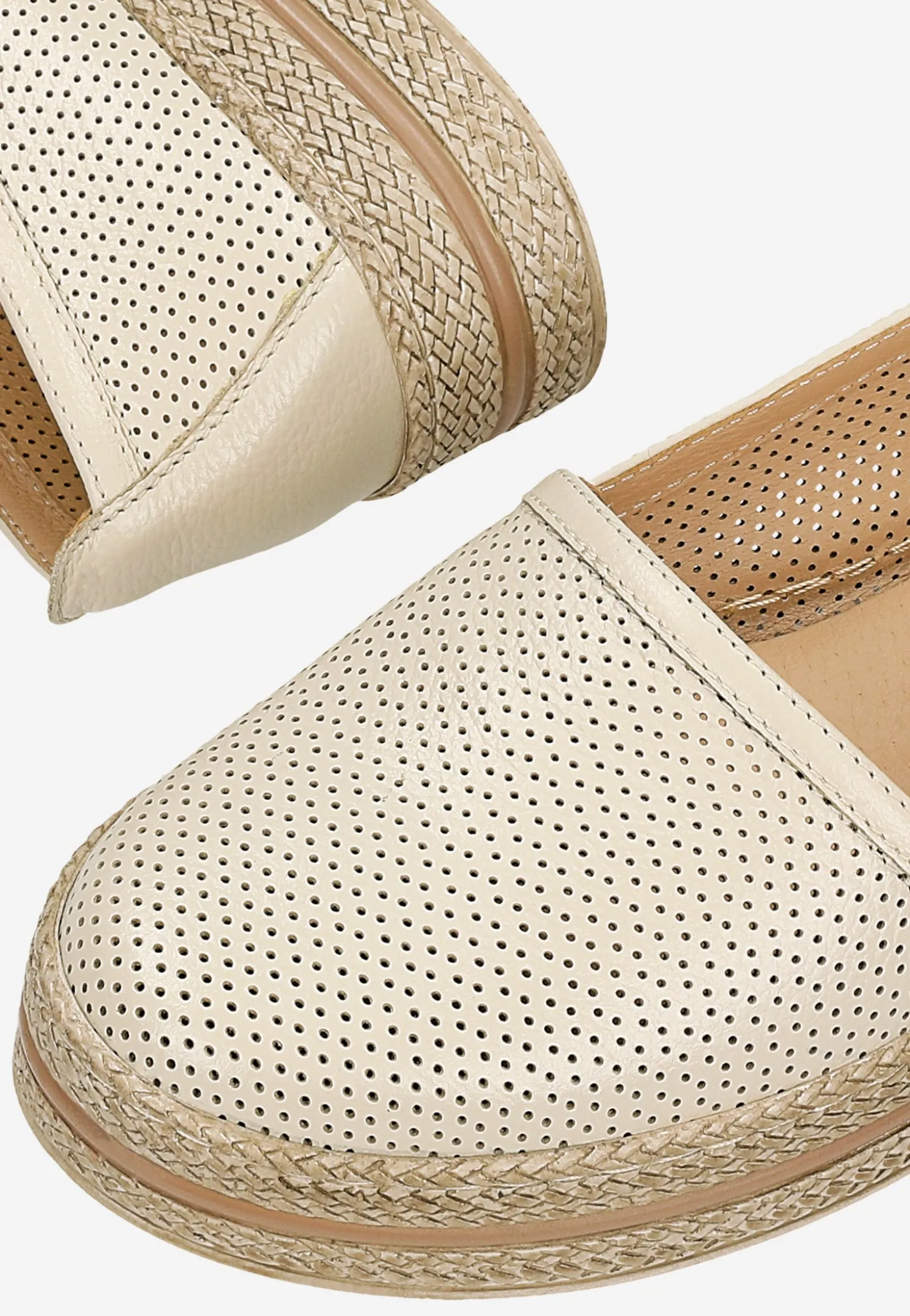 Beżowe ażurowe półbuty w stylu espadryli