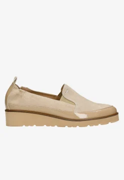 Beżowe loafersy damskie na klinie