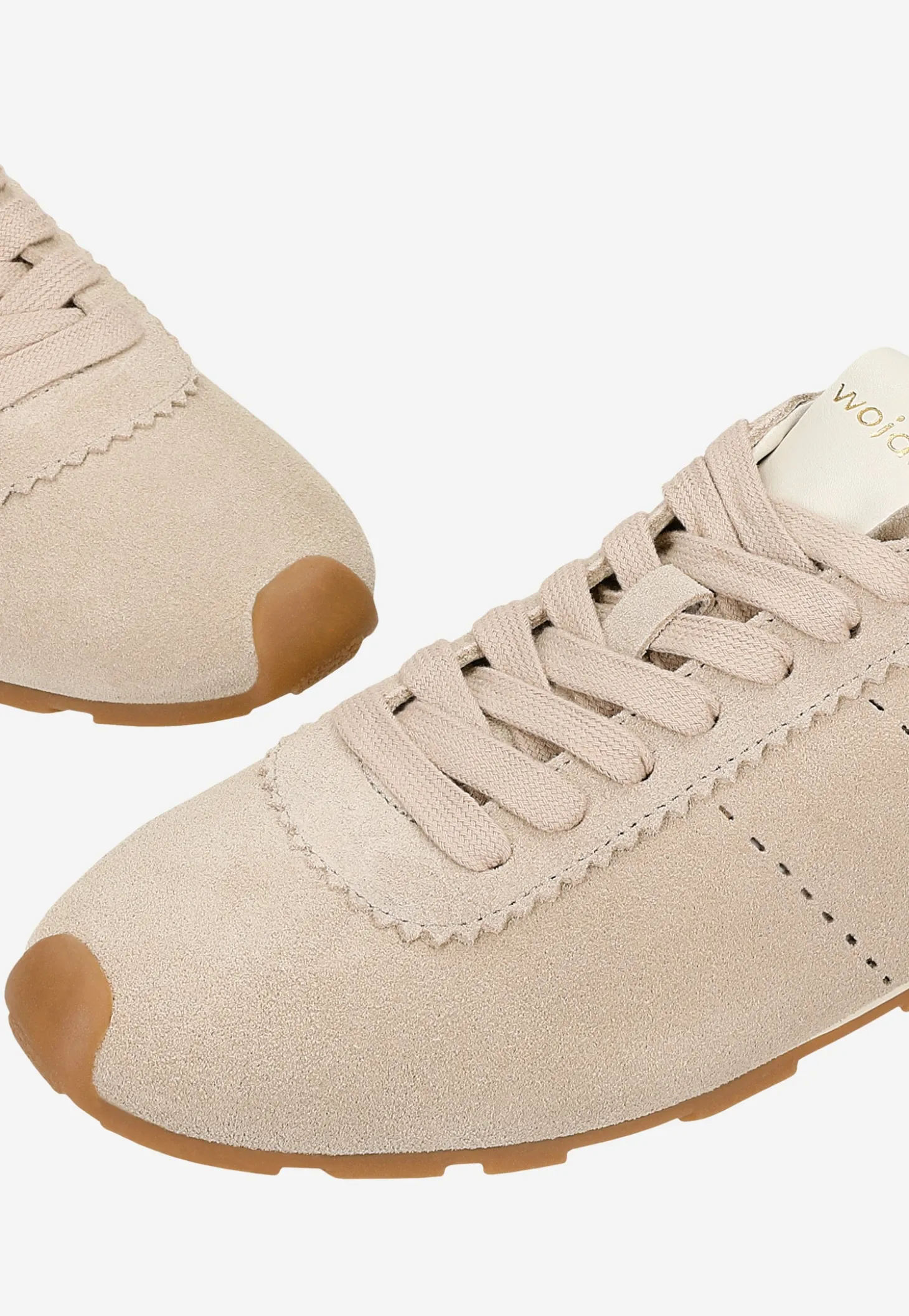 Beżowe sneakersy na cienkiej podeszwie