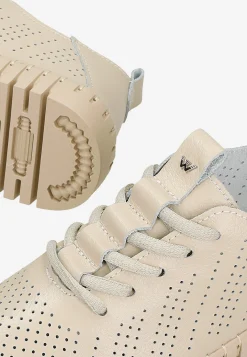 Beżowe trampki Comfort z dziurkowanej skóry