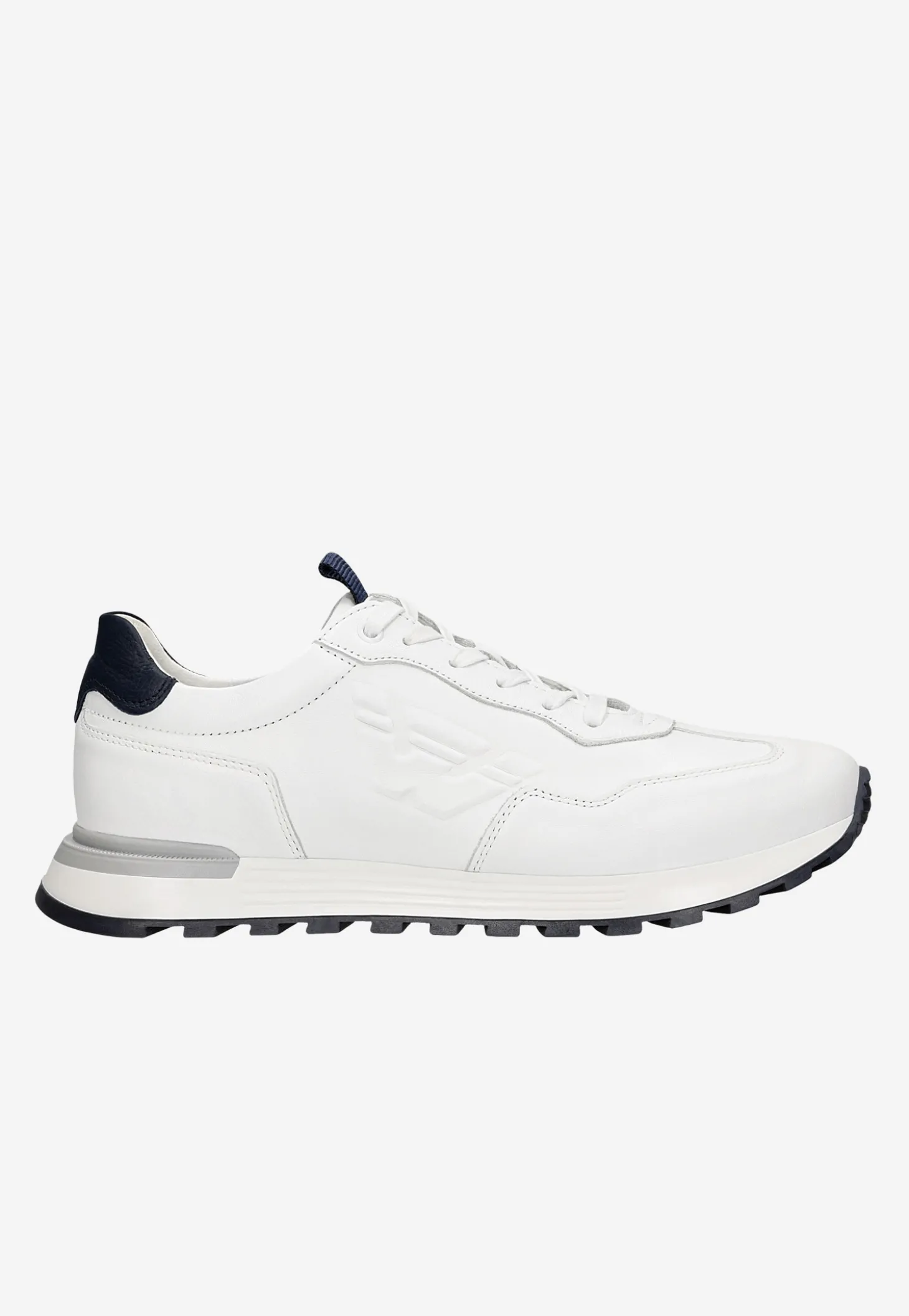Białe sneakersy męskie na kontrastowej podeszwie