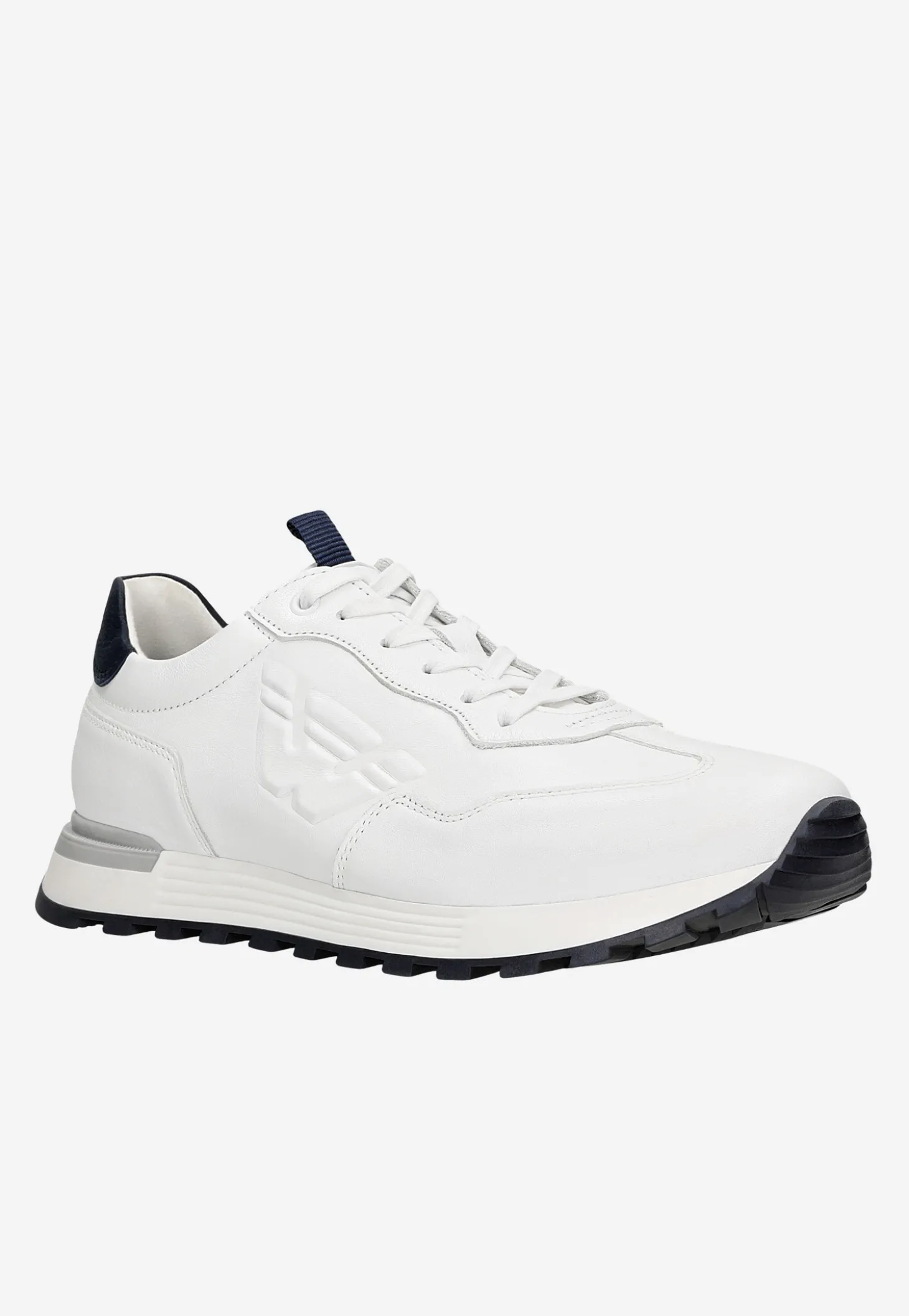 Białe sneakersy męskie na kontrastowej podeszwie