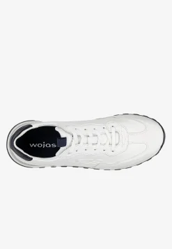 Białe sneakersy męskie na kontrastowej podeszwie