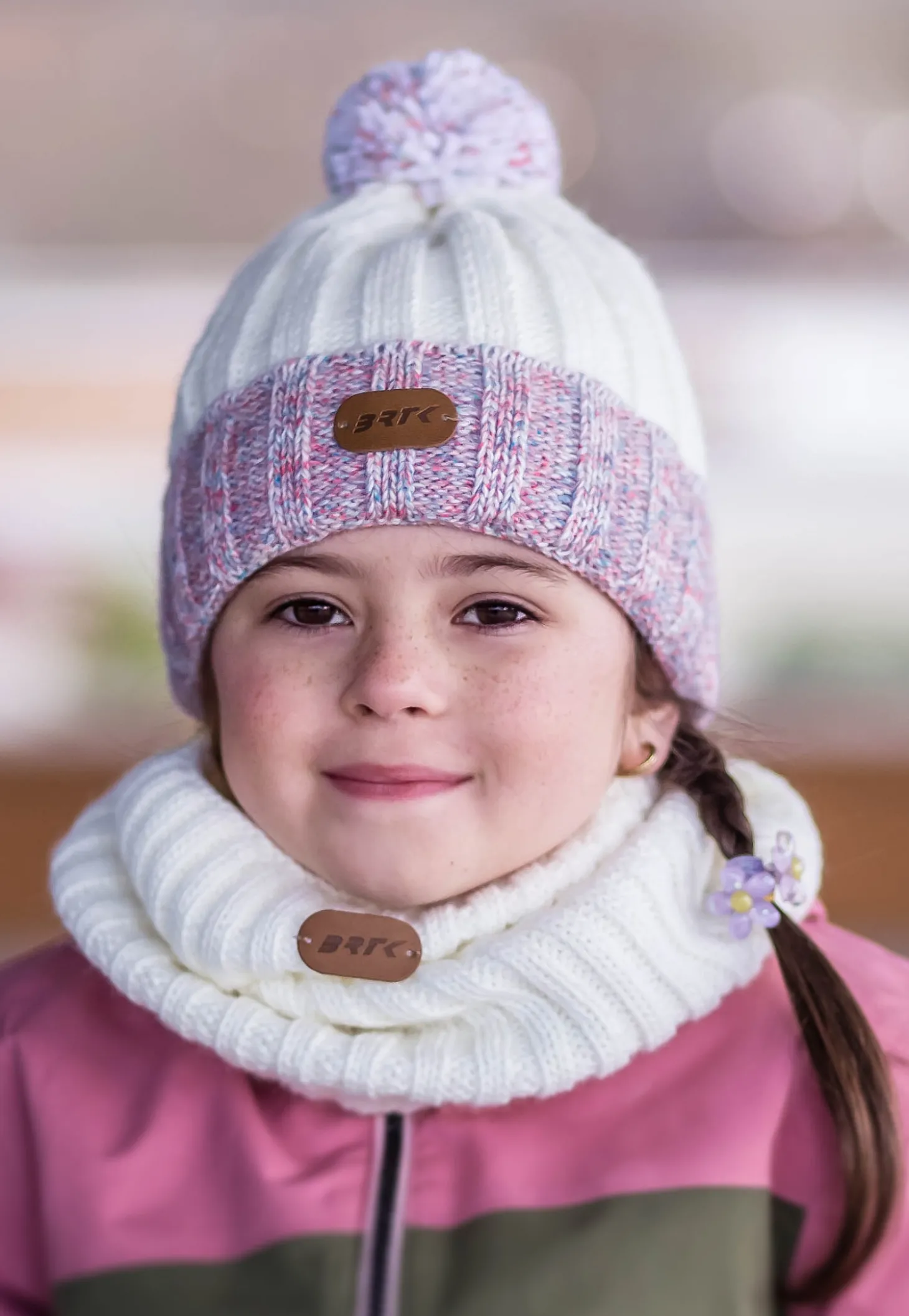 Biało-kolorowy zestaw czapka + komin + rękawiczki BARTEK 85600-19