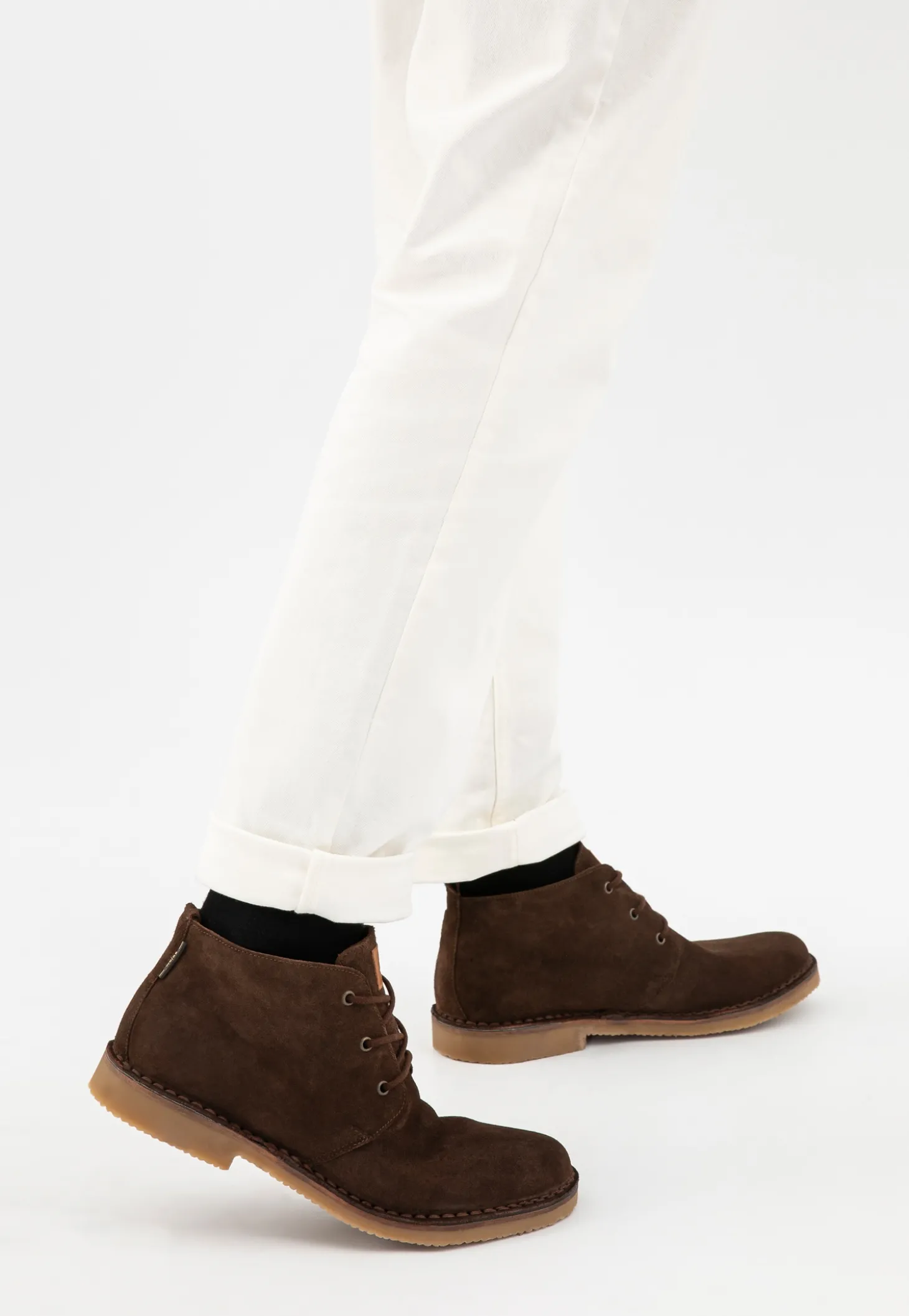 Brązowe trzewiki męskie typu desert boots z dwoiny welurowej
