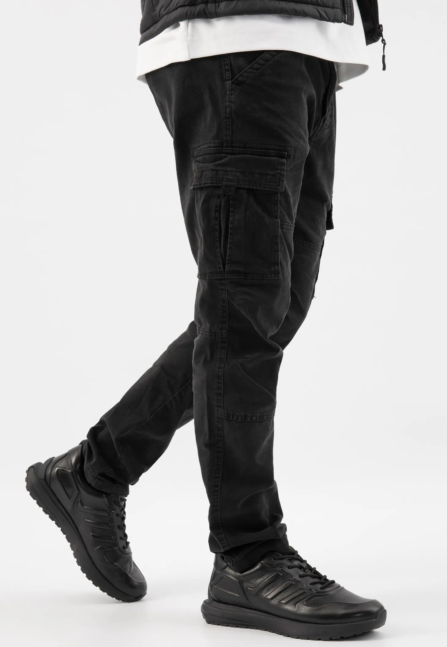 Czarne awangardowe sneakersy męskie