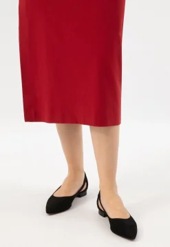 Czarne czółenka damskie z wycięciami i noskiem w szpic