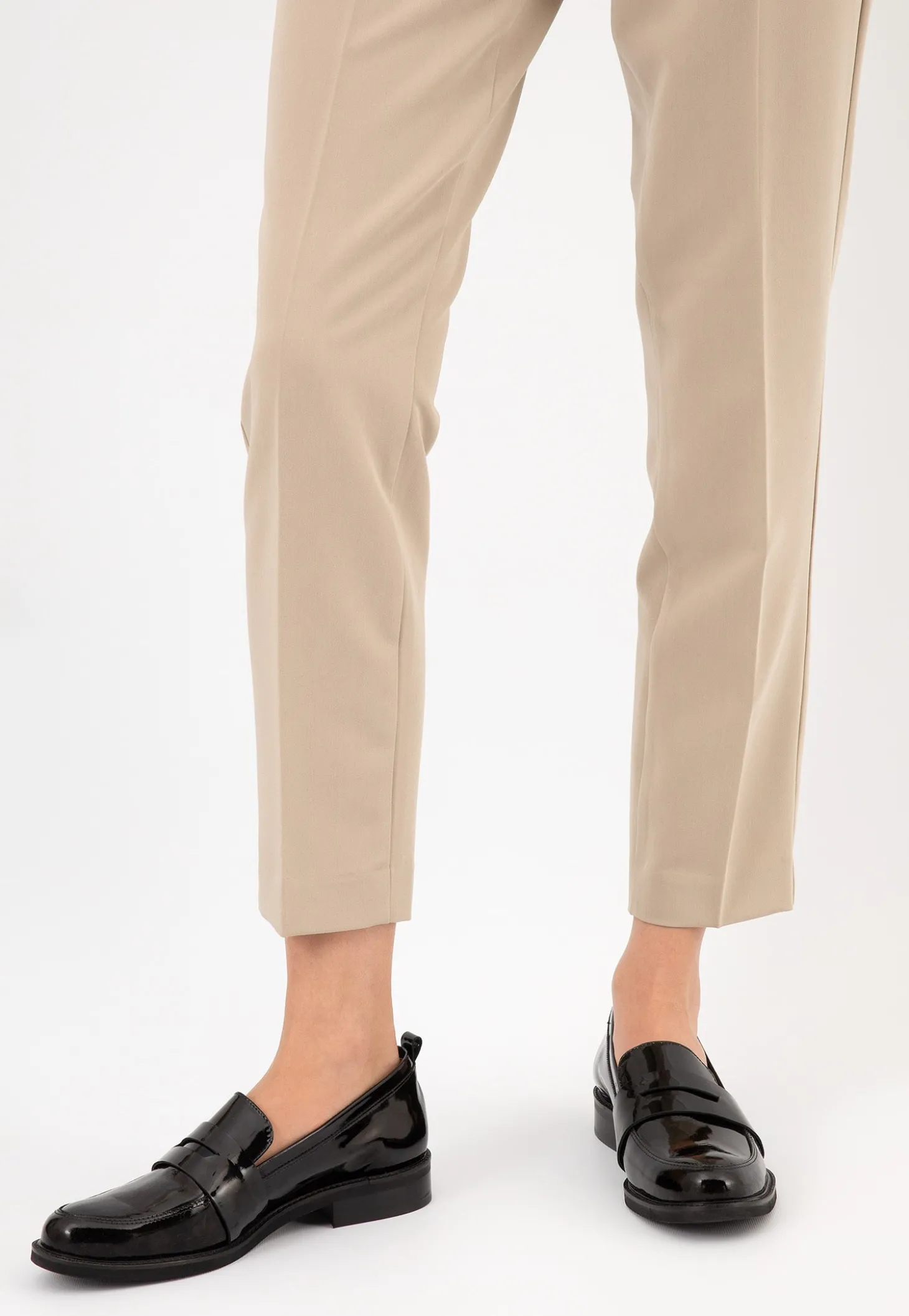 Czarne lakierowane mokasyny damskie w stylu formal