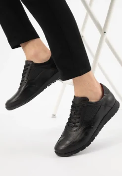 Czarne skórzane półbuty męskie typu sneakers
