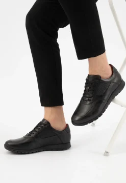Czarne skórzane półbuty męskie typu sneakers