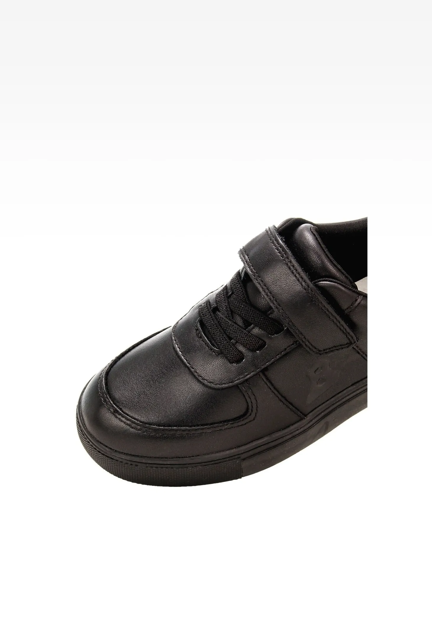 Czarne skórzane trampki BARTEK 86004-51