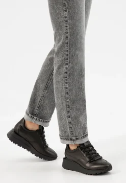Czarne sneakersy damskie na wysokiej podeszwie