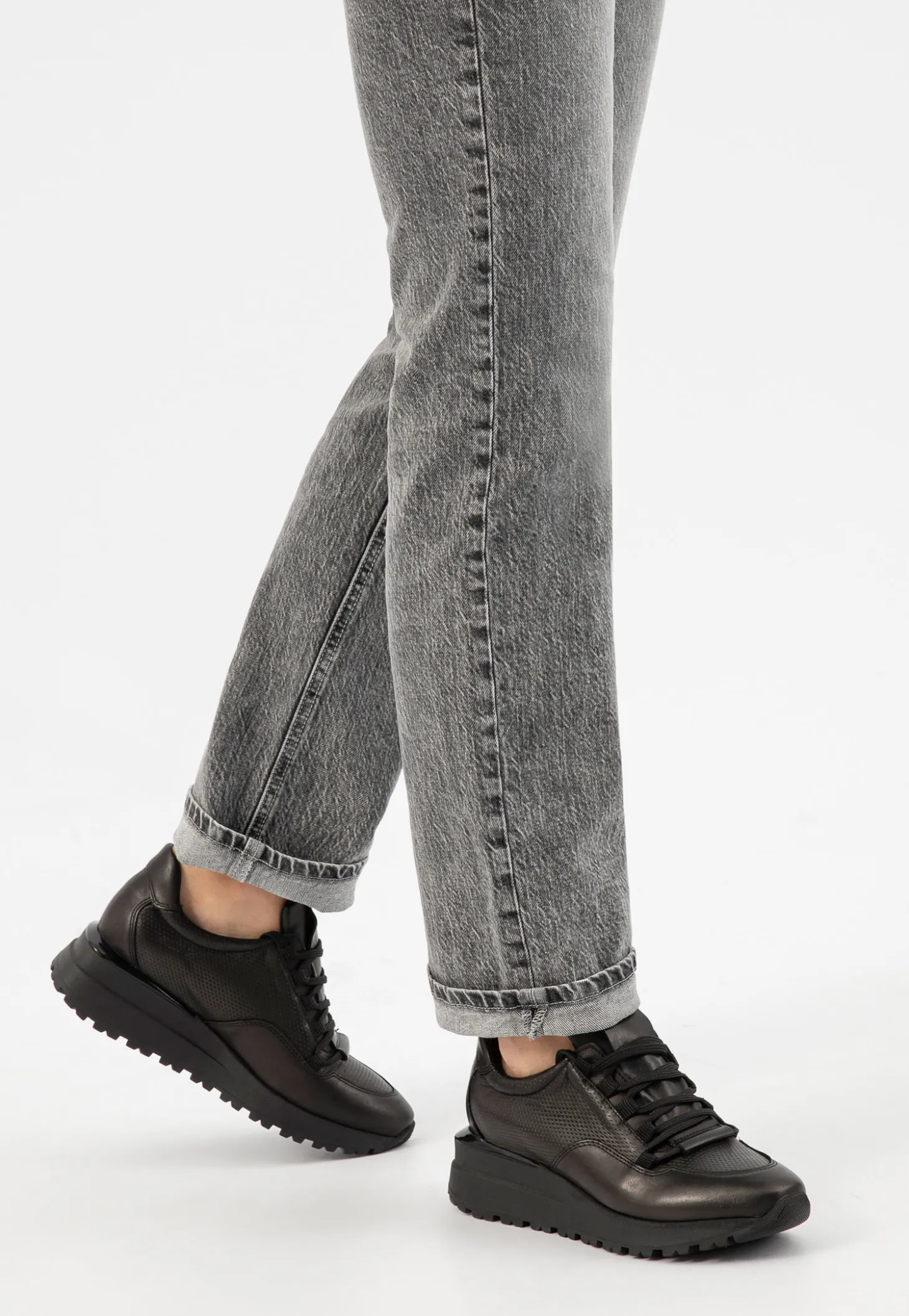 Czarne sneakersy damskie na wysokiej podeszwie