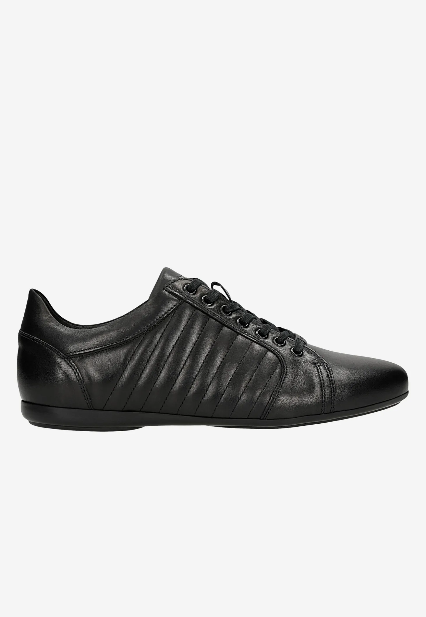Czarne sneakersy meskie z ozdobnymi przeszyciami