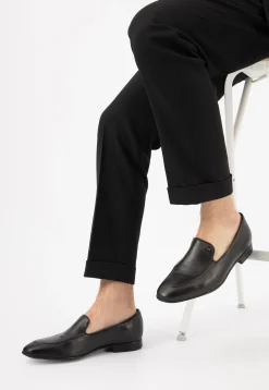 Czarne wsuwane loafersy męskie apron toe