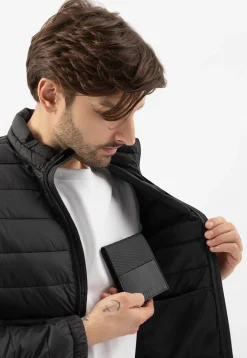 Czarny portfel męski z ciekawą fakturą i ochroną antykradzieżową RFID