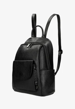 Czarny skórzany plecak damski ze srebrnymi zamkami