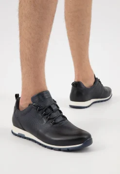 Granatowe sneakersy męskie z ozdobnym tłoczeniem