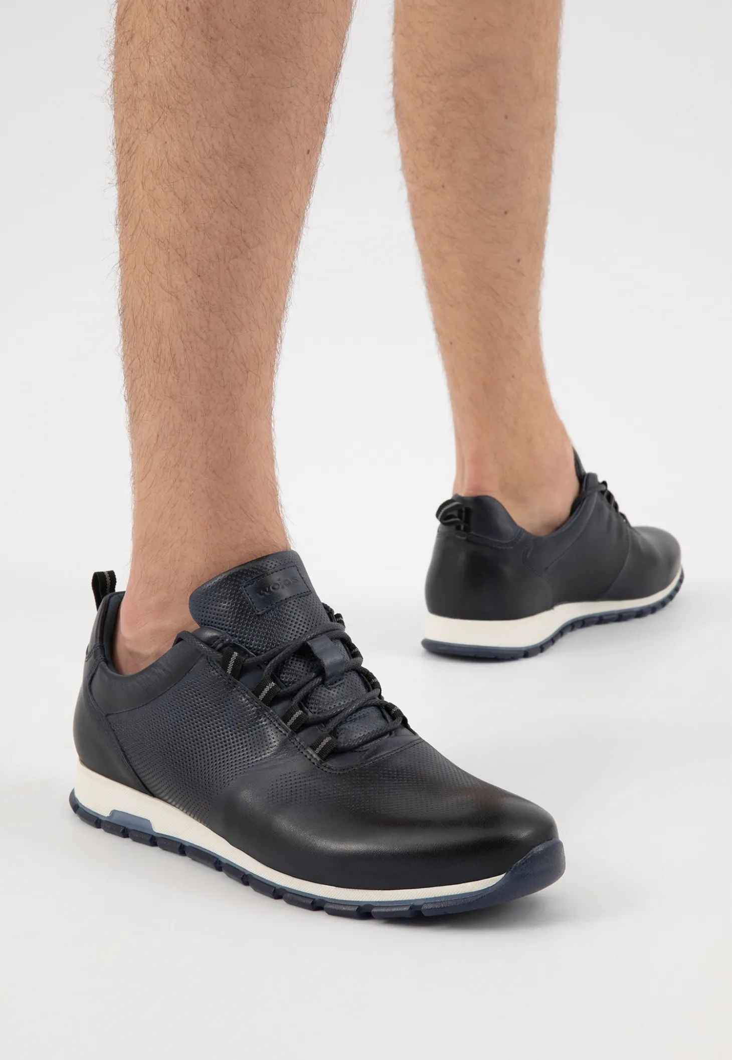 Granatowe sneakersy męskie z ozdobnym tłoczeniem