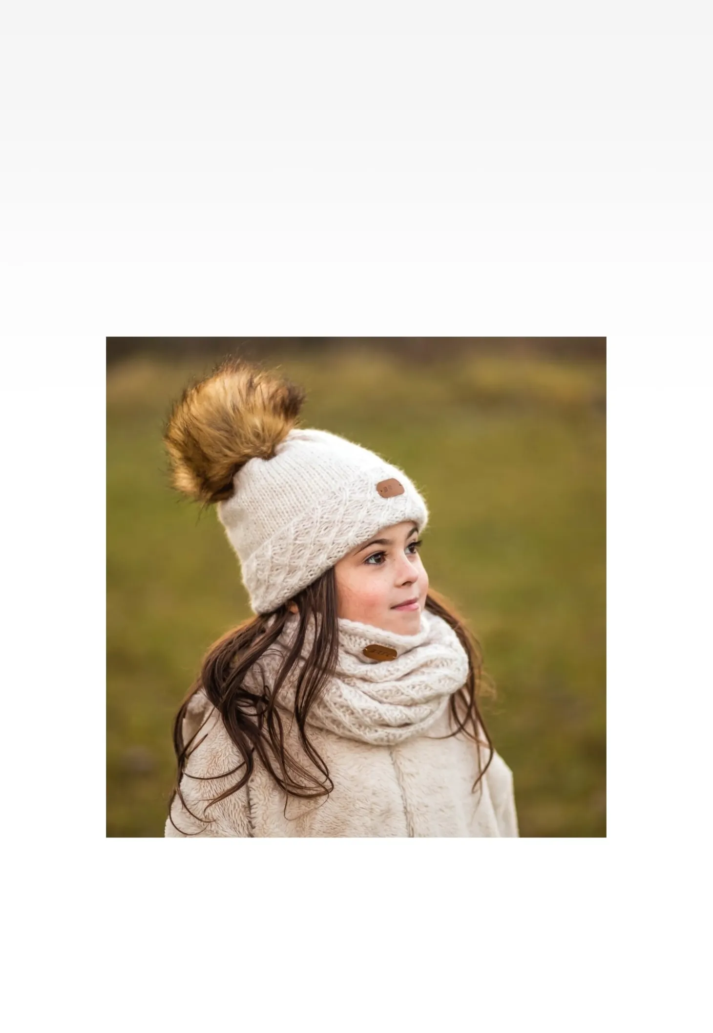 Jasnobeżowy komplet BARTEK 8560284 czapka + komin z wełną merino