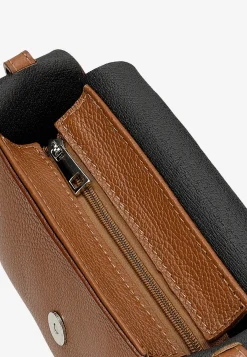 Jasnobrązowa skórzana torebka damska typu saddle bag