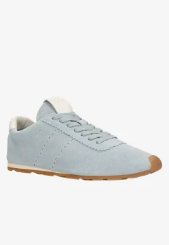 Jasnoniebieskie sneakersy na cienkiej podeszwie