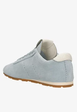 Jasnoniebieskie sneakersy na cienkiej podeszwie