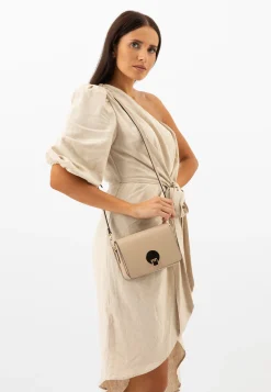 Mała beżowa torebka skórzana crossbody bag