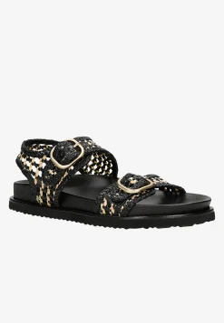 Sandały z plecionki w stylu boho z metalowymi klamrami