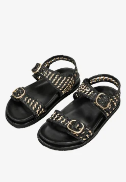 Sandały z plecionki w stylu boho z metalowymi klamrami